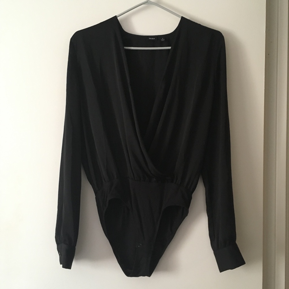 TALULA Aritzia Black Long Sleeve Silky Crossover Bodysuit S